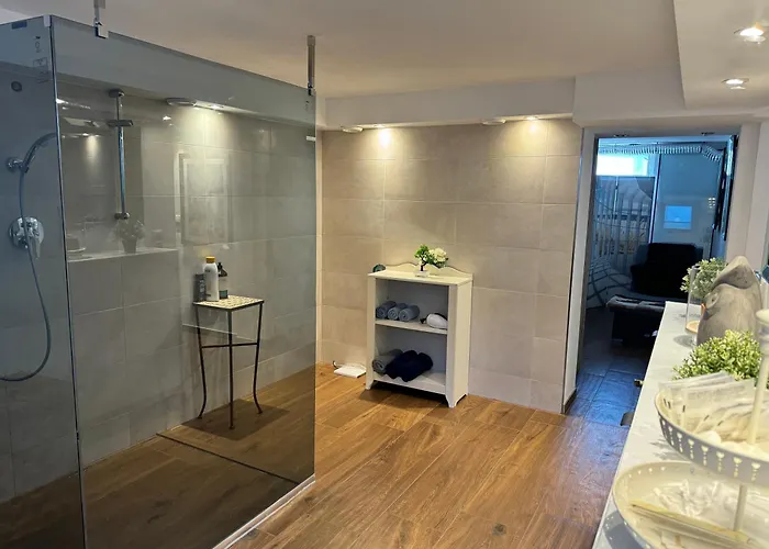 Schoene Souterrain In Apartman *